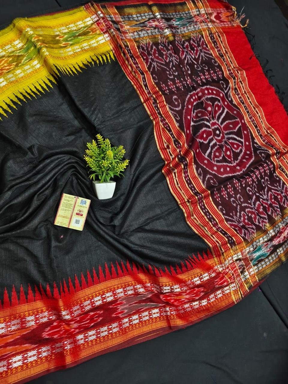 Pochampally Ikkat Pattu Silk Saree