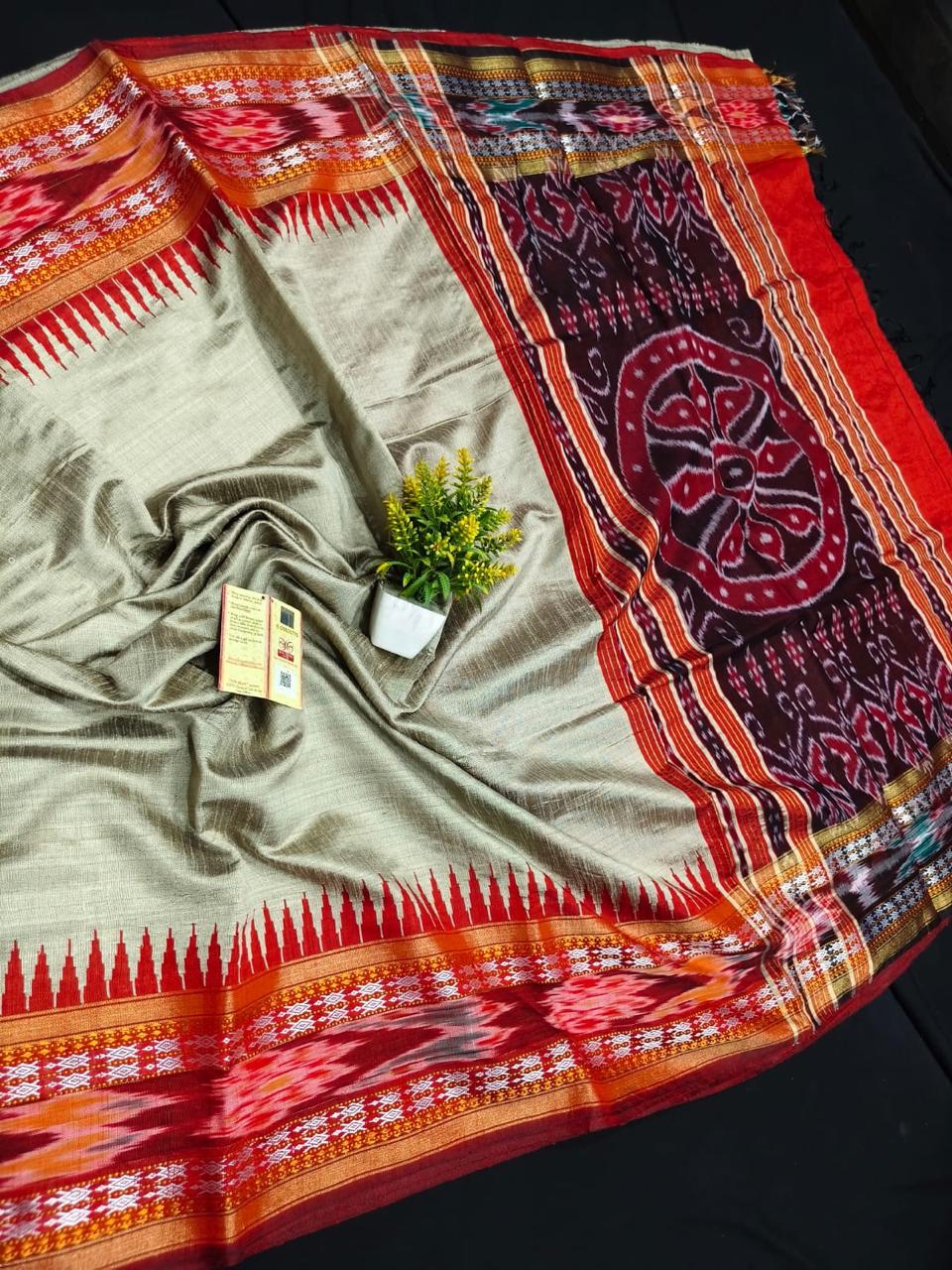 Pochampally Ikkat Pattu Silk Saree