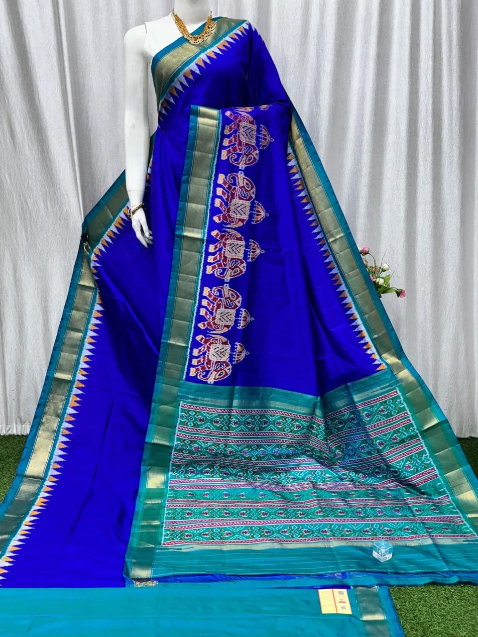 Pochampally Designer And Dolla Silk Fabric Sarees
