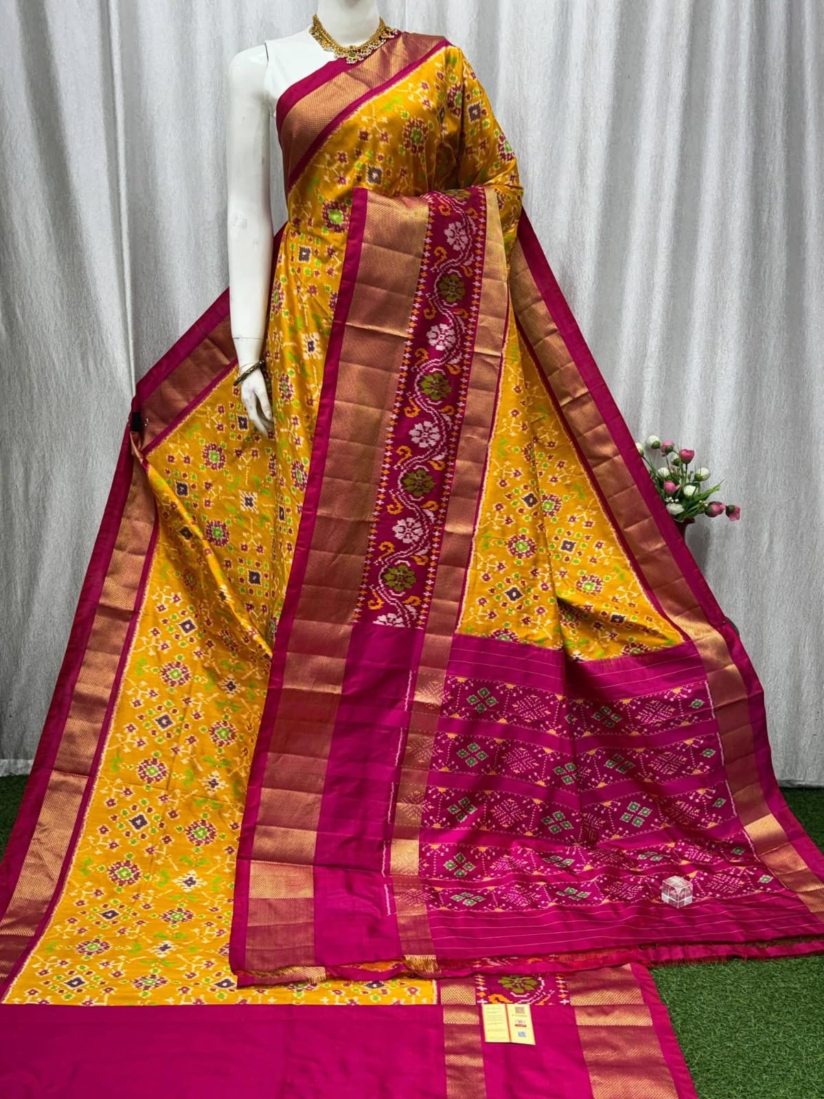 Handloom Yellow Pochampally Ikkat Silk Saree with Magenta Border