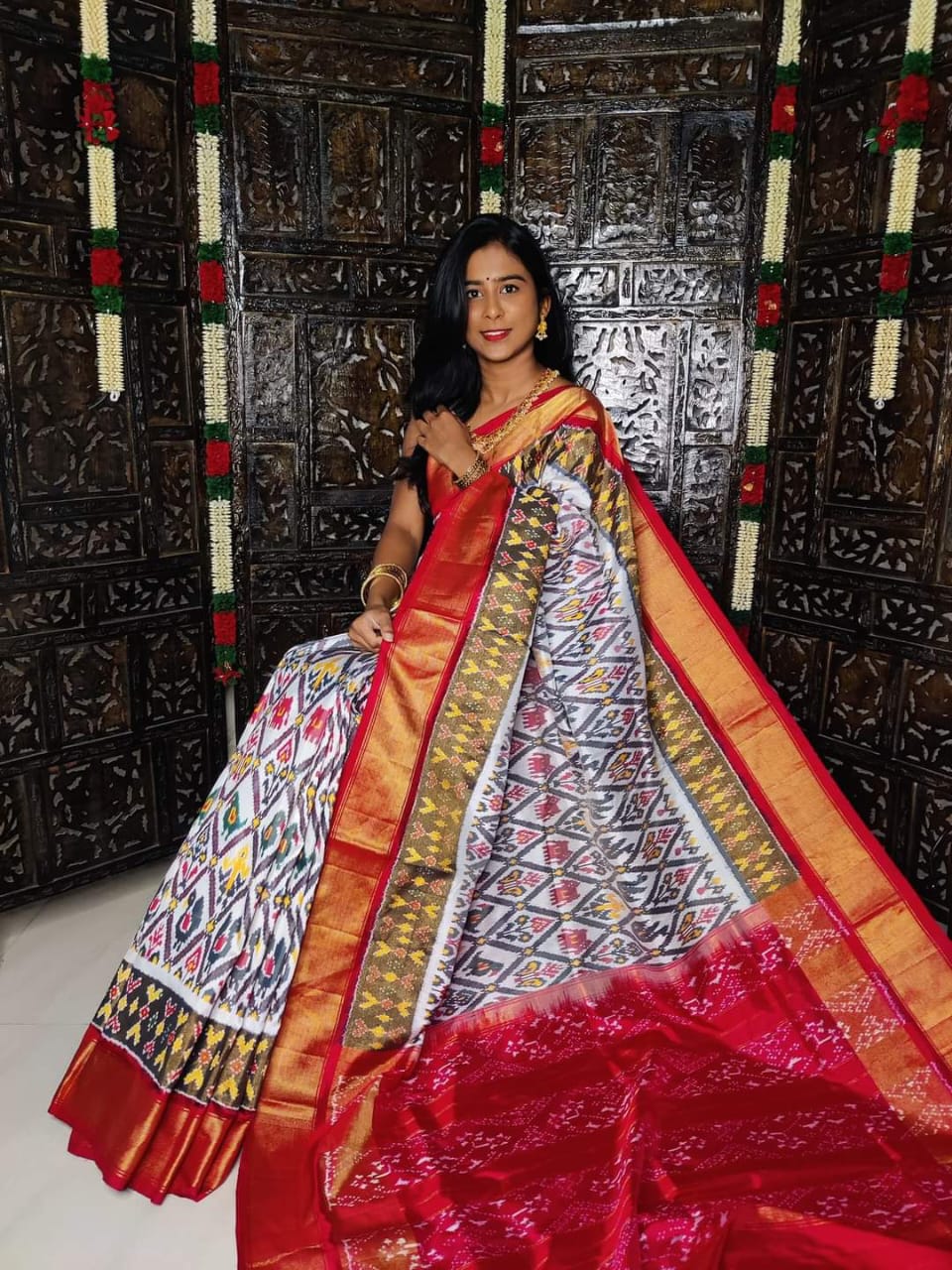 Pochampally Ikkat Pattu Silk Saree