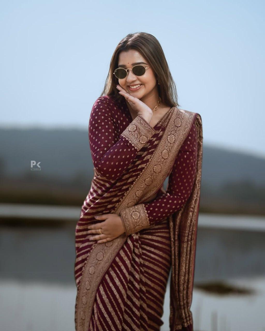Entrancing Maroon Soft Silk Saree With Surpassing Blouse Piece
