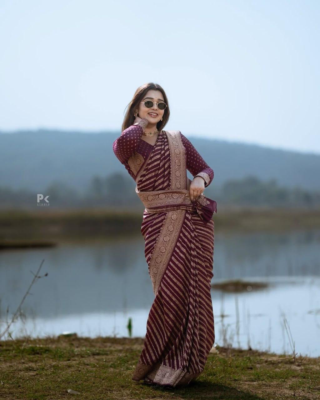Entrancing Maroon Soft Silk Saree With Surpassing Blouse Piece