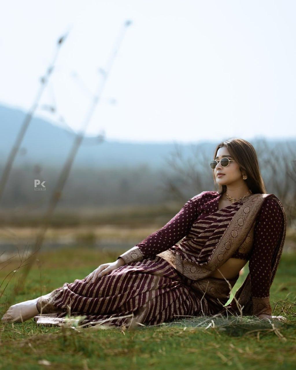 Entrancing Maroon Soft Silk Saree With Surpassing Blouse Piece